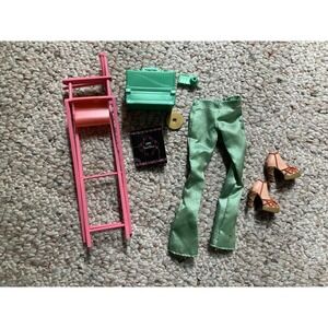 VTG MY SCENE GOES HOLLYWOOD CHELSEA BARBIE DOLL Accessories